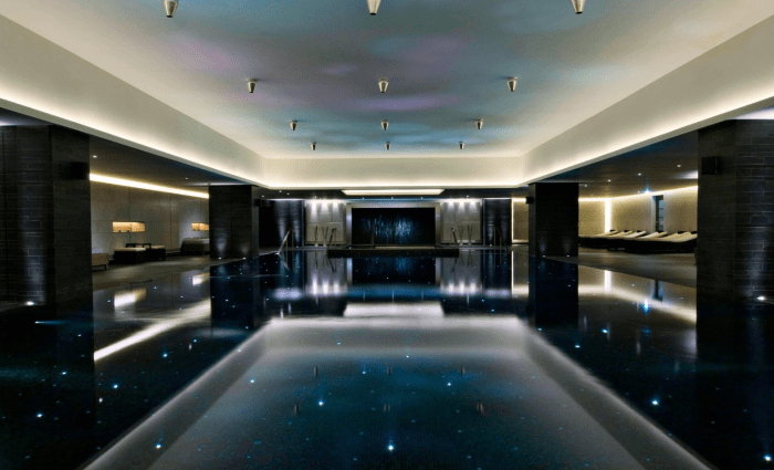 Hôtel piscine intérieure